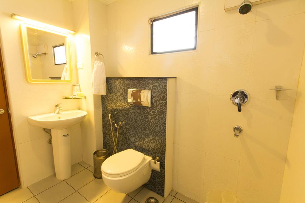 Hotel Aiswarya Kochi Oda fotoğraf
