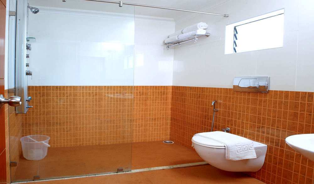 Hotel Aiswarya Kochi Dış mekan fotoğraf