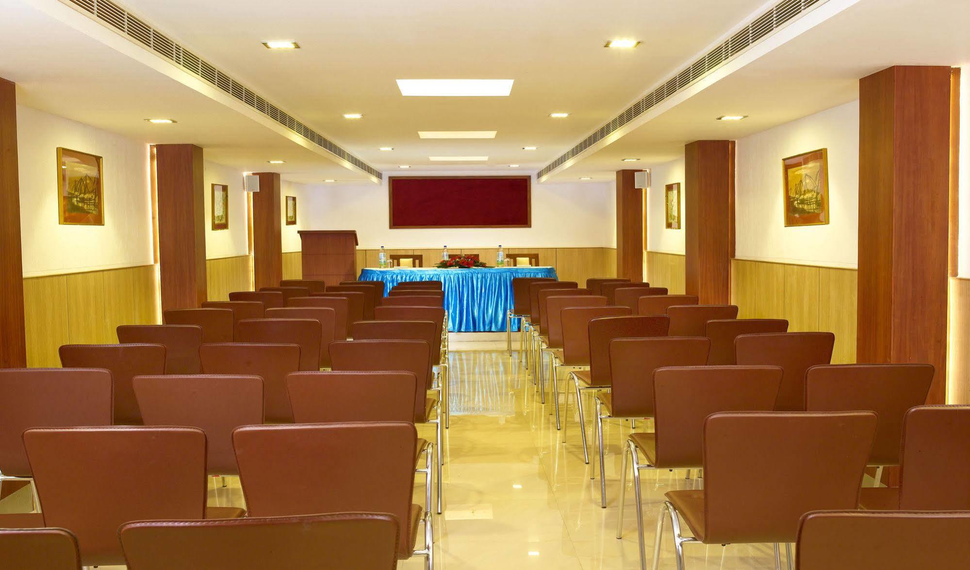 Hotel Aiswarya Kochi Dış mekan fotoğraf