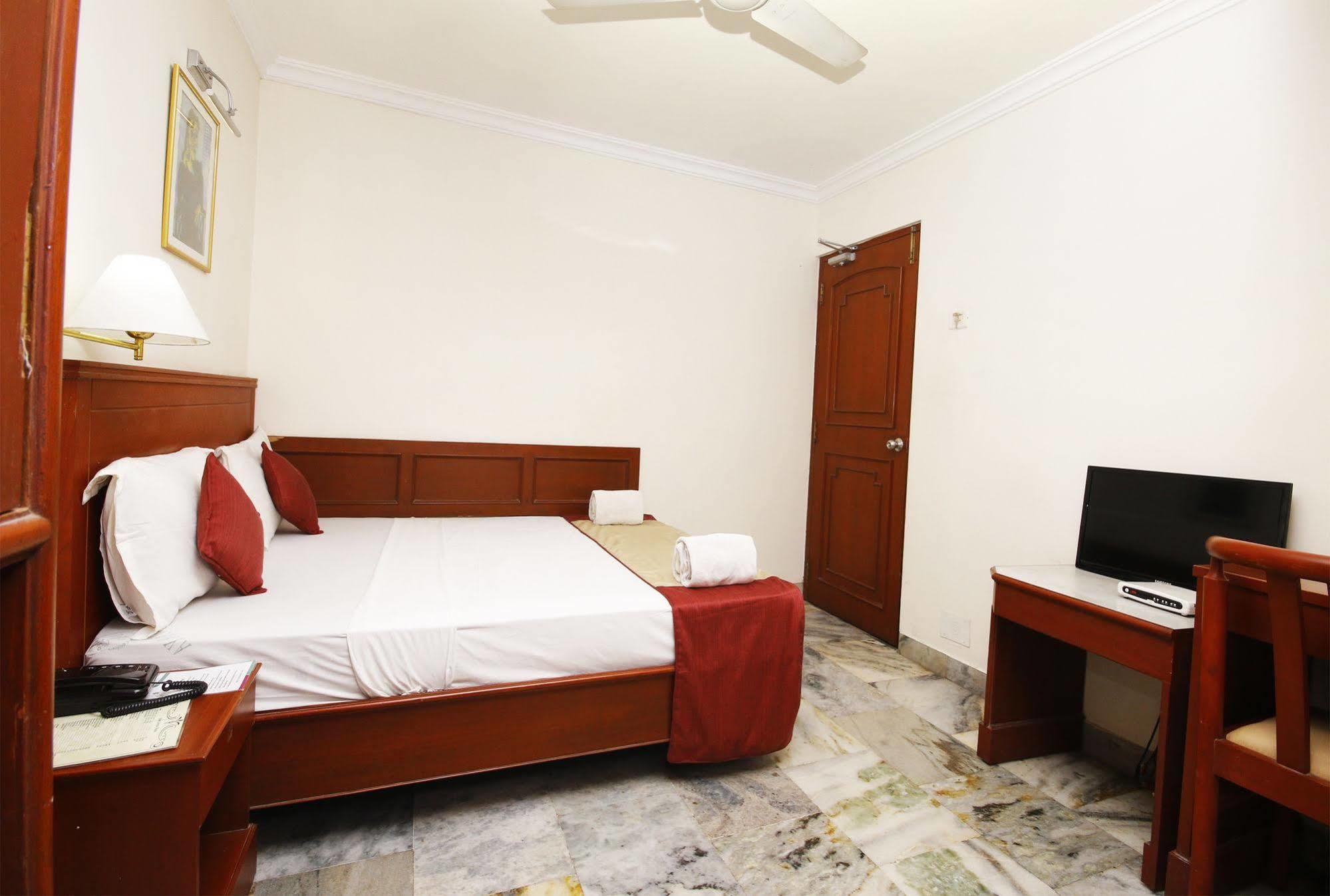 Hotel Aiswarya Kochi Dış mekan fotoğraf