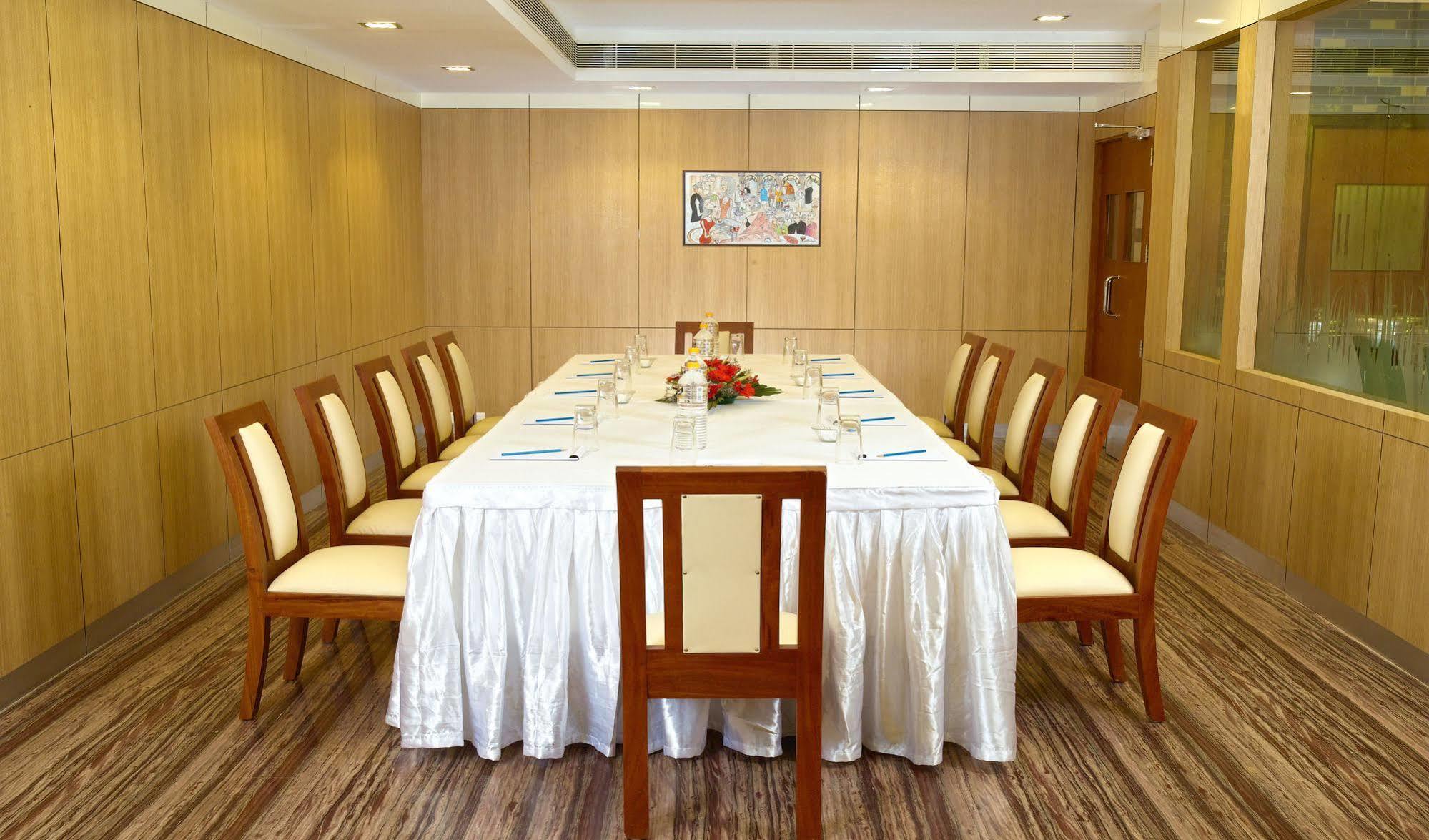 Hotel Aiswarya Kochi Dış mekan fotoğraf